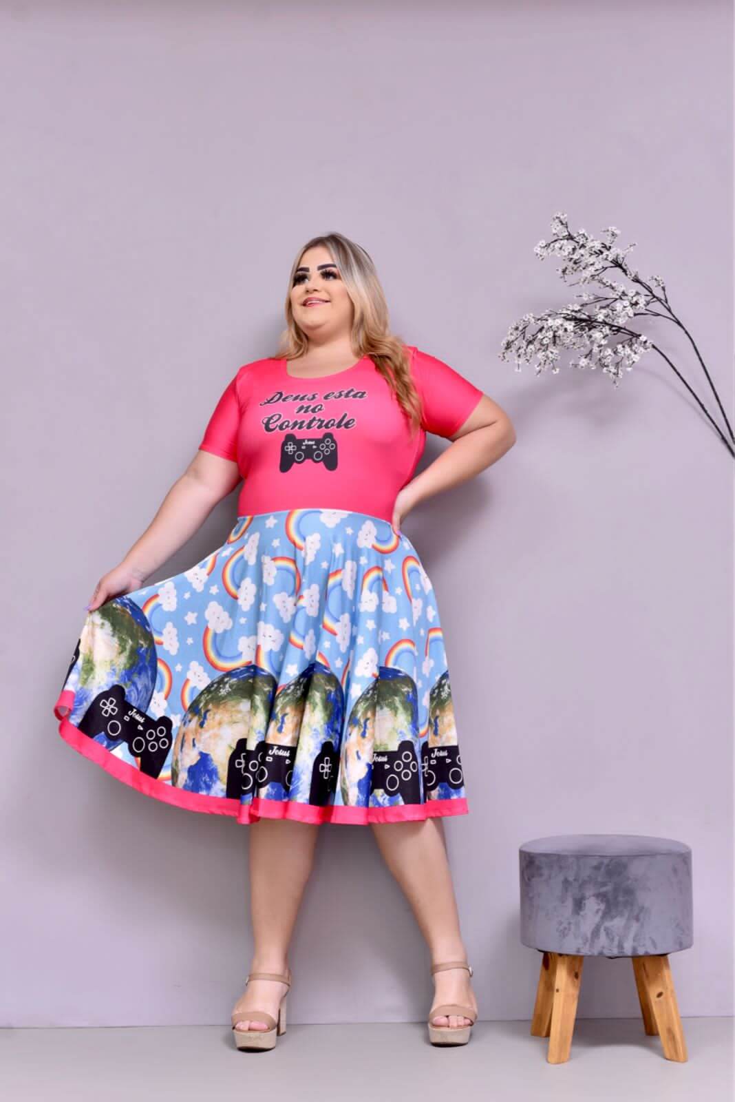Vestido Uniforme - Deus Está no Controle - Rosa