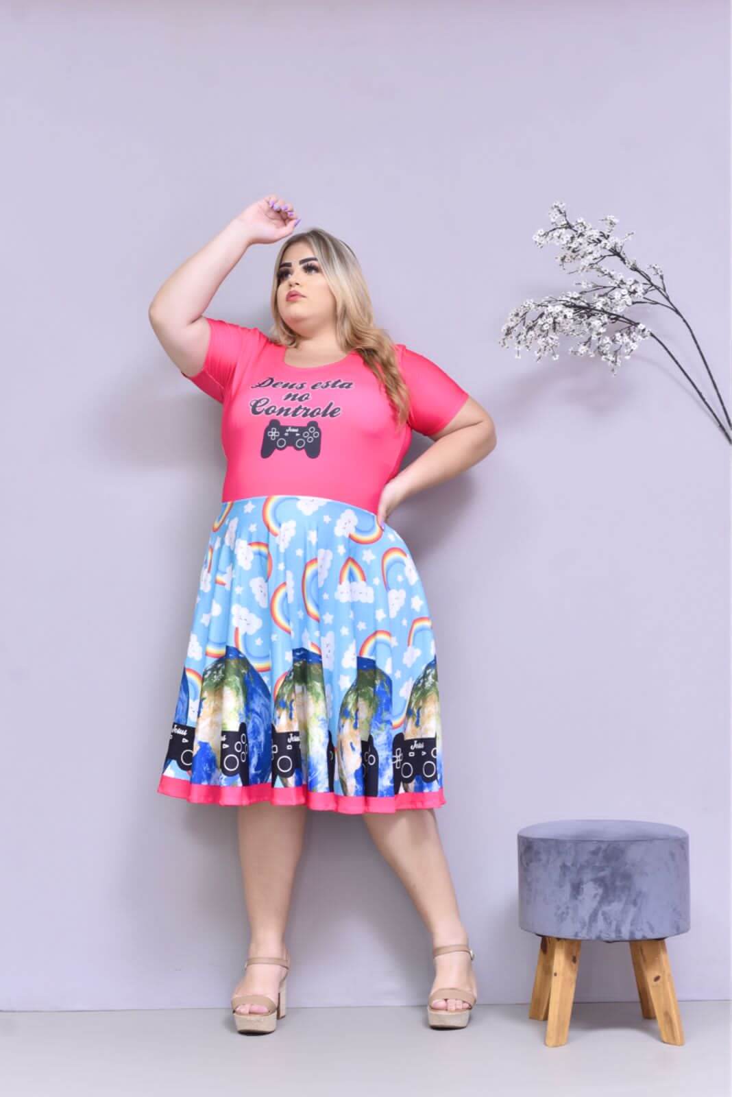 Vestido Uniforme - Deus Está no Controle - Rosa